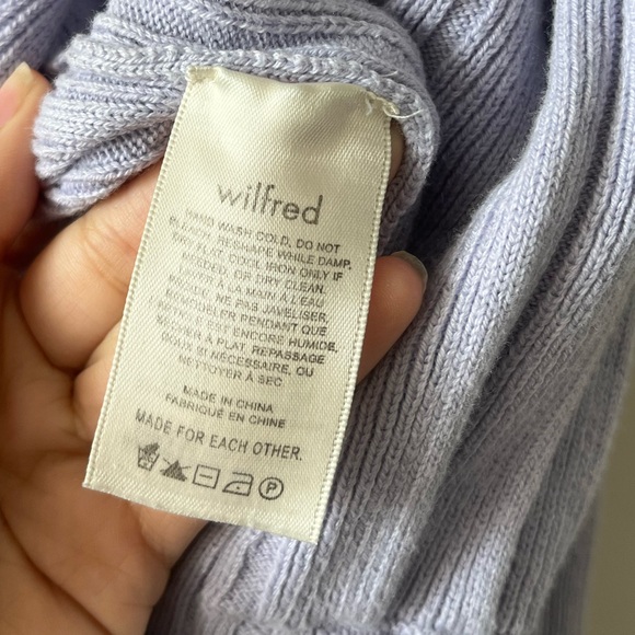 Aritzia Wilfred Plunge Front Cardigan in Lilac - Picture 8 of 13